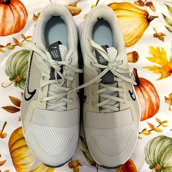 Nike Shoes - NIKE